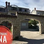 Ana Διαμέρισμα *